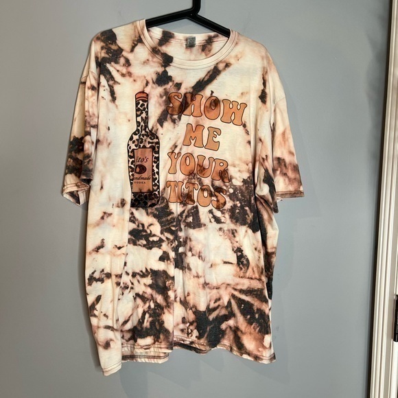 Gildan Tops - Show me your titos graphic tee